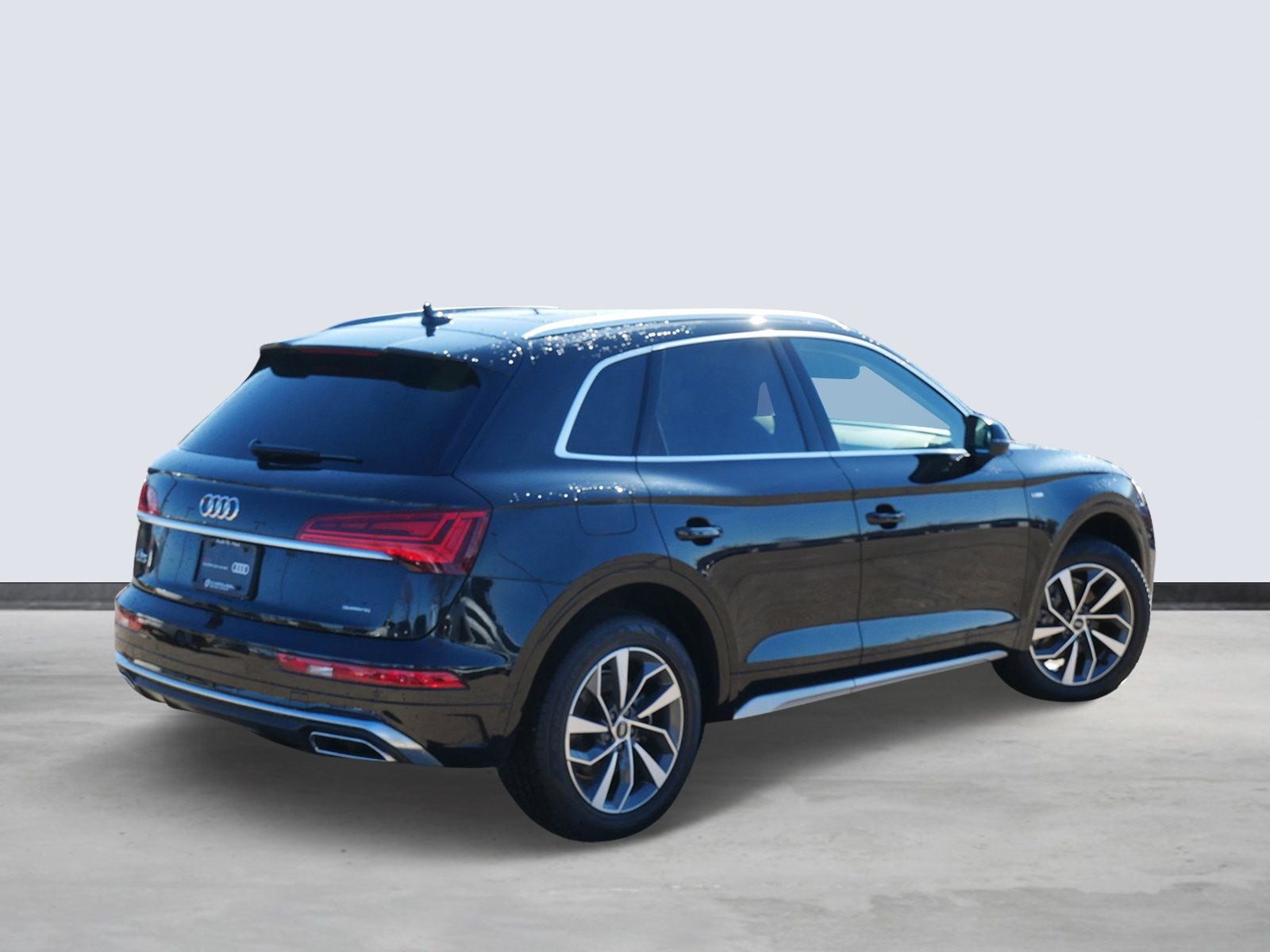 Thumbnail: 2023 Audi Q5 - 4