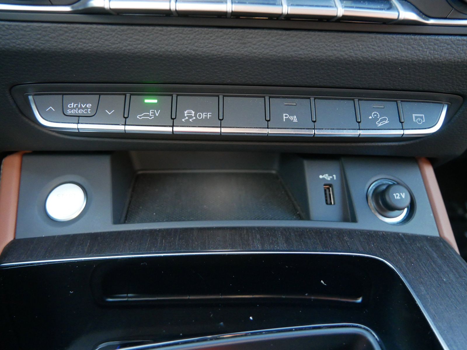 Thumbnail: 2025 Audi Q5 - 20