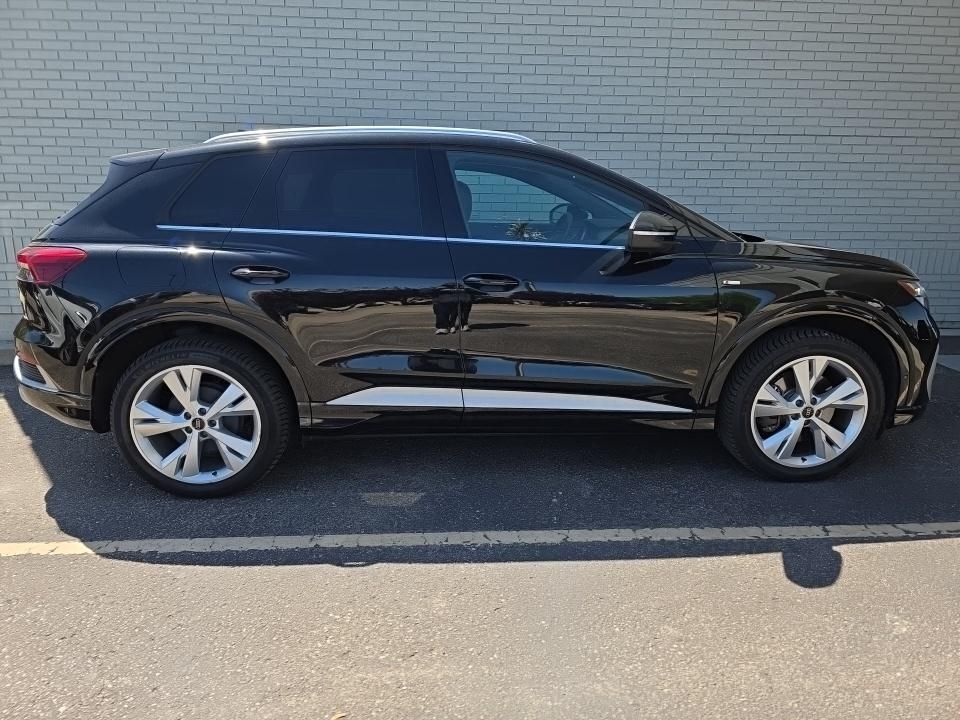 Thumbnail: 2023 Audi Q4 e-tron - 5