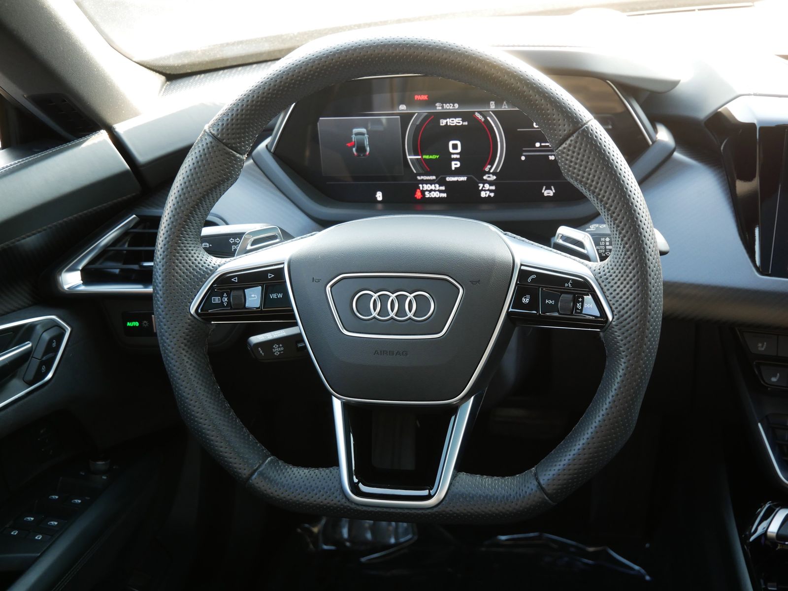Thumbnail: 2022 Audi e-tron GT - 14