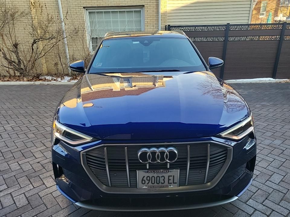 Thumbnail: 2023 Audi e-tron - 8