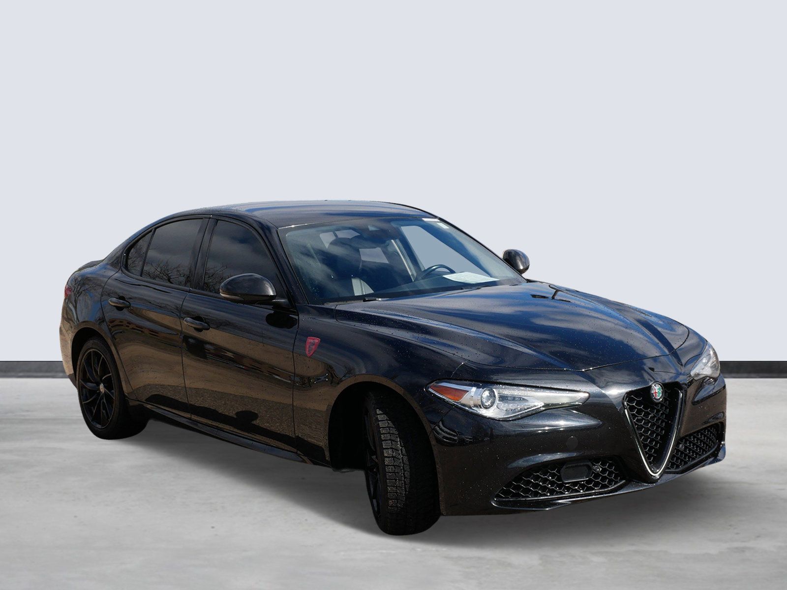 Thumbnail: 2017 Alfa Romeo Giulia - 6