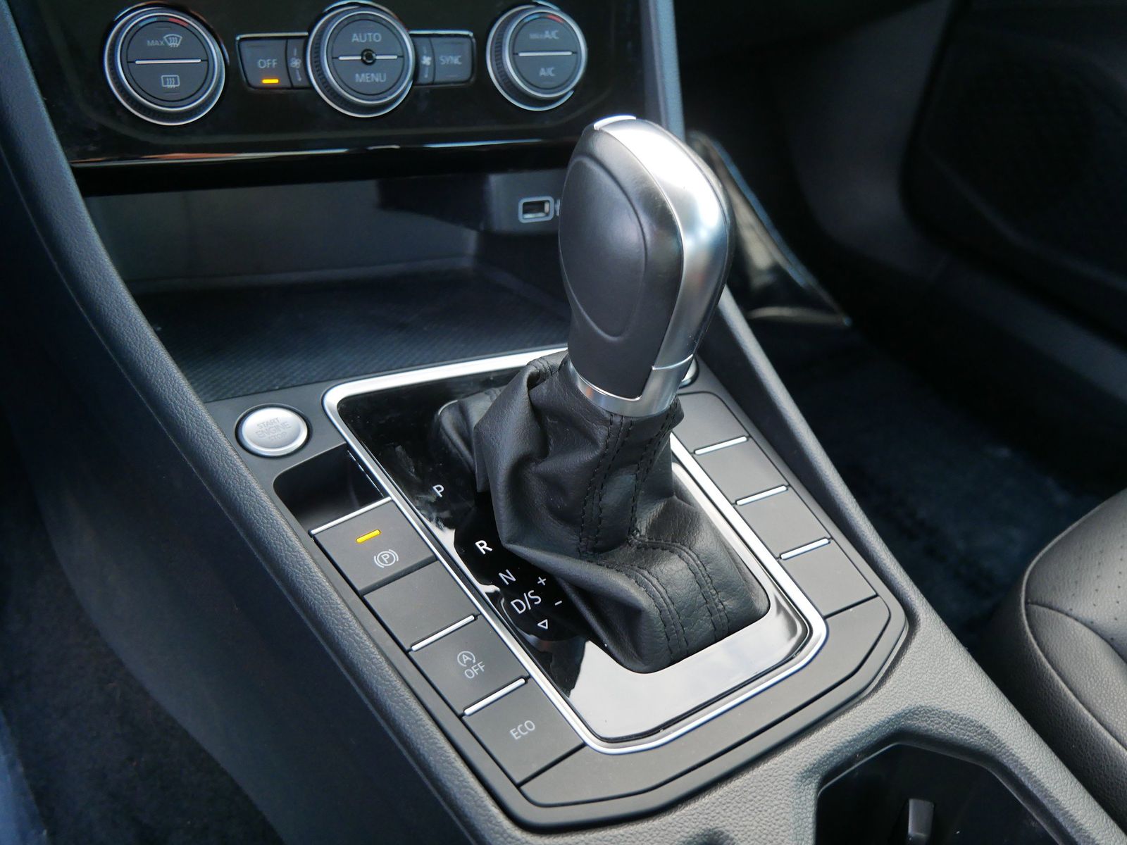 Thumbnail: 2019 Volkswagen Jetta - 18