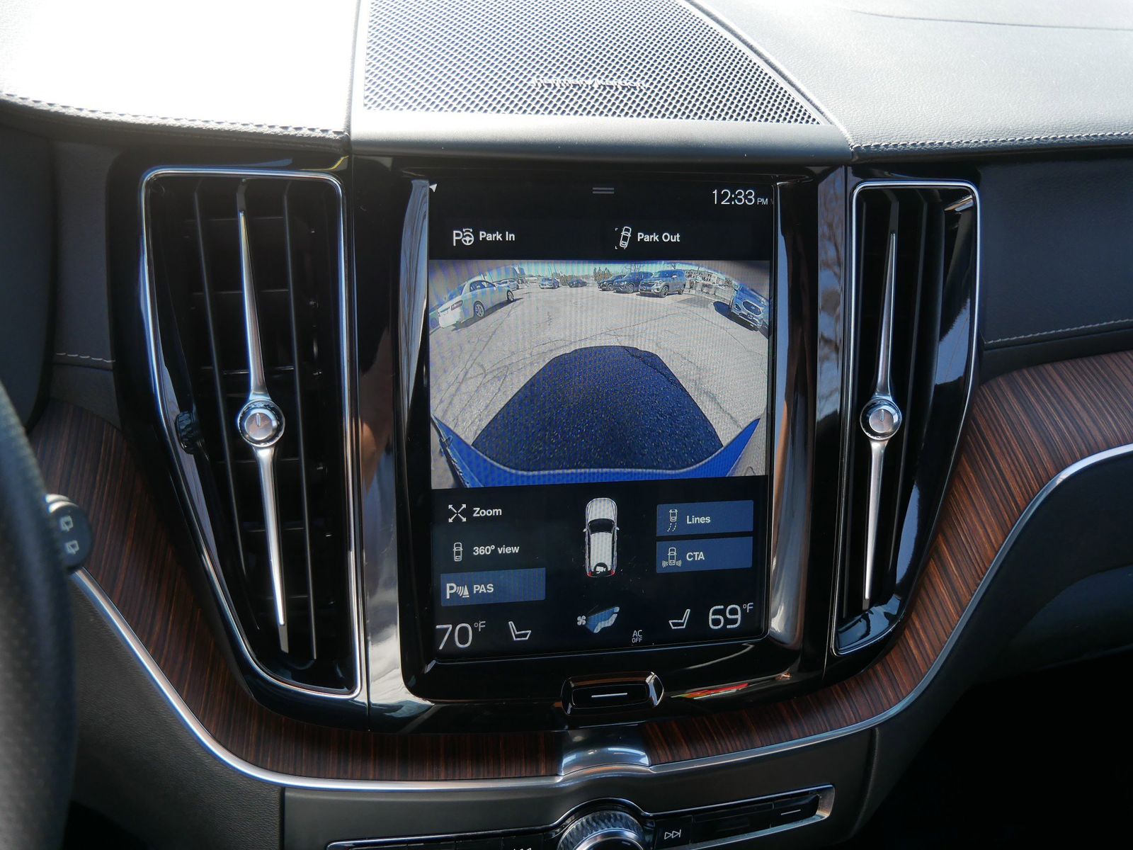 Thumbnail: 2019 Volvo XC60 - 18