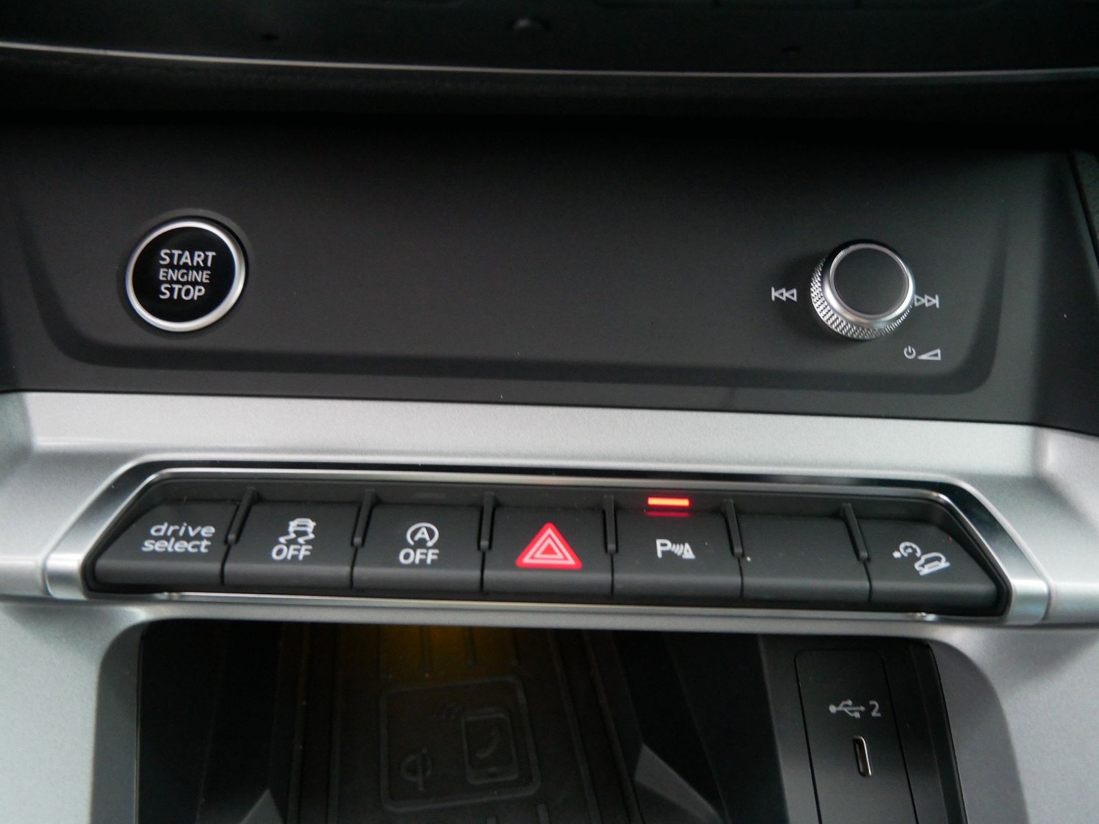 Thumbnail: 2025 Audi Q3 - 21