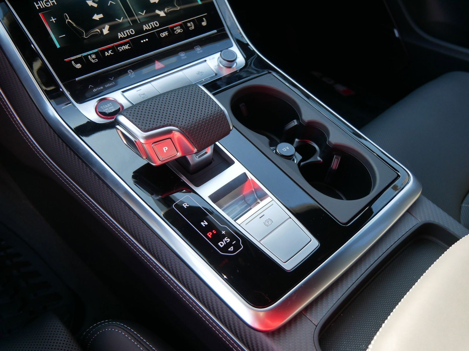 Thumbnail: 2026 Audi SQ7 - 16