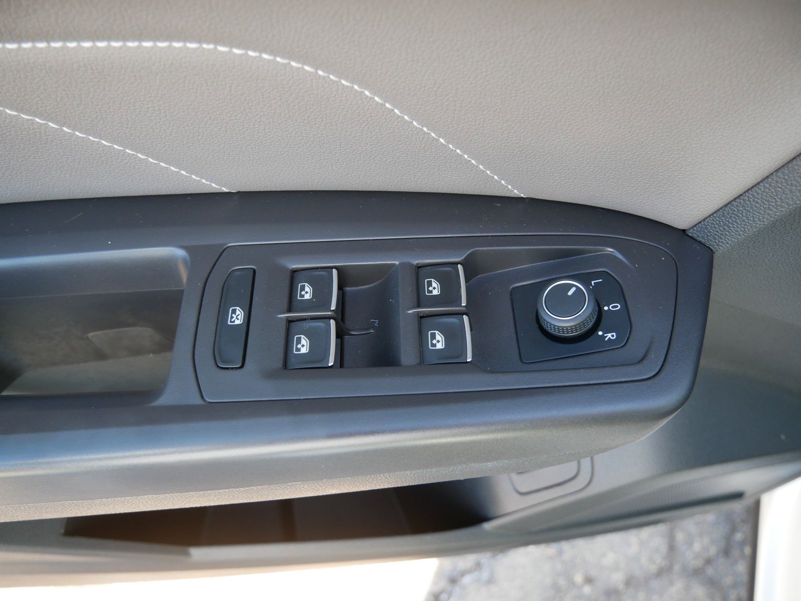 Thumbnail: 2023 Volkswagen Atlas - 15