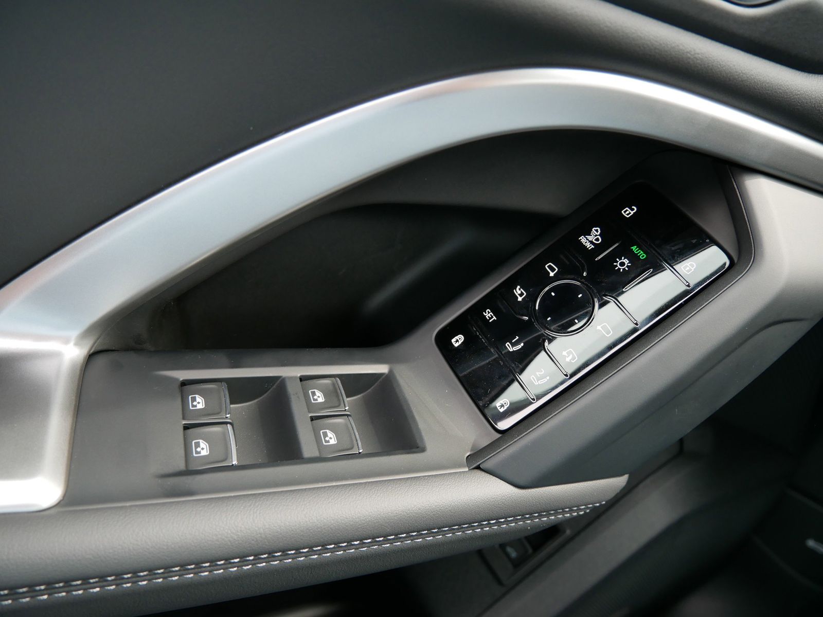 Thumbnail: 2025 Audi Q5 - 14