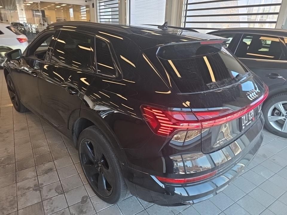 Thumbnail: 2023 Audi e-tron - 6