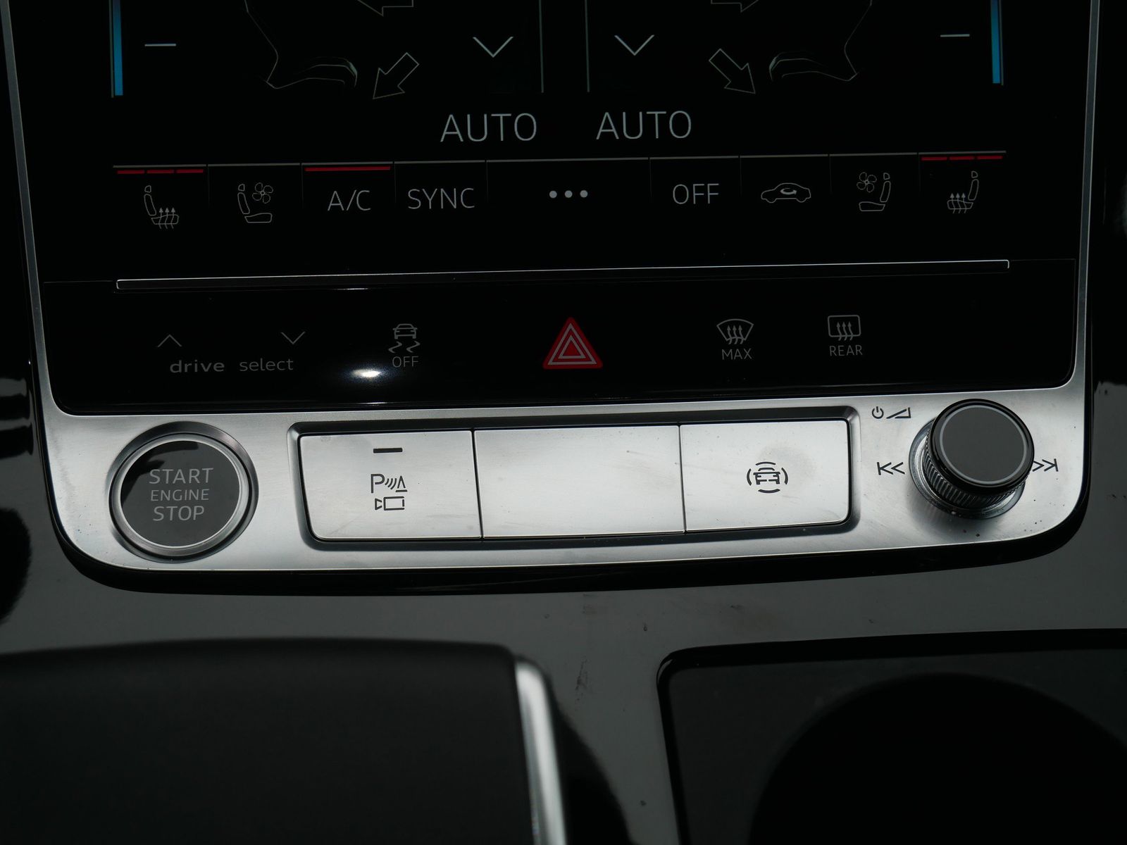 Thumbnail: 2025 Audi Q8 - 19