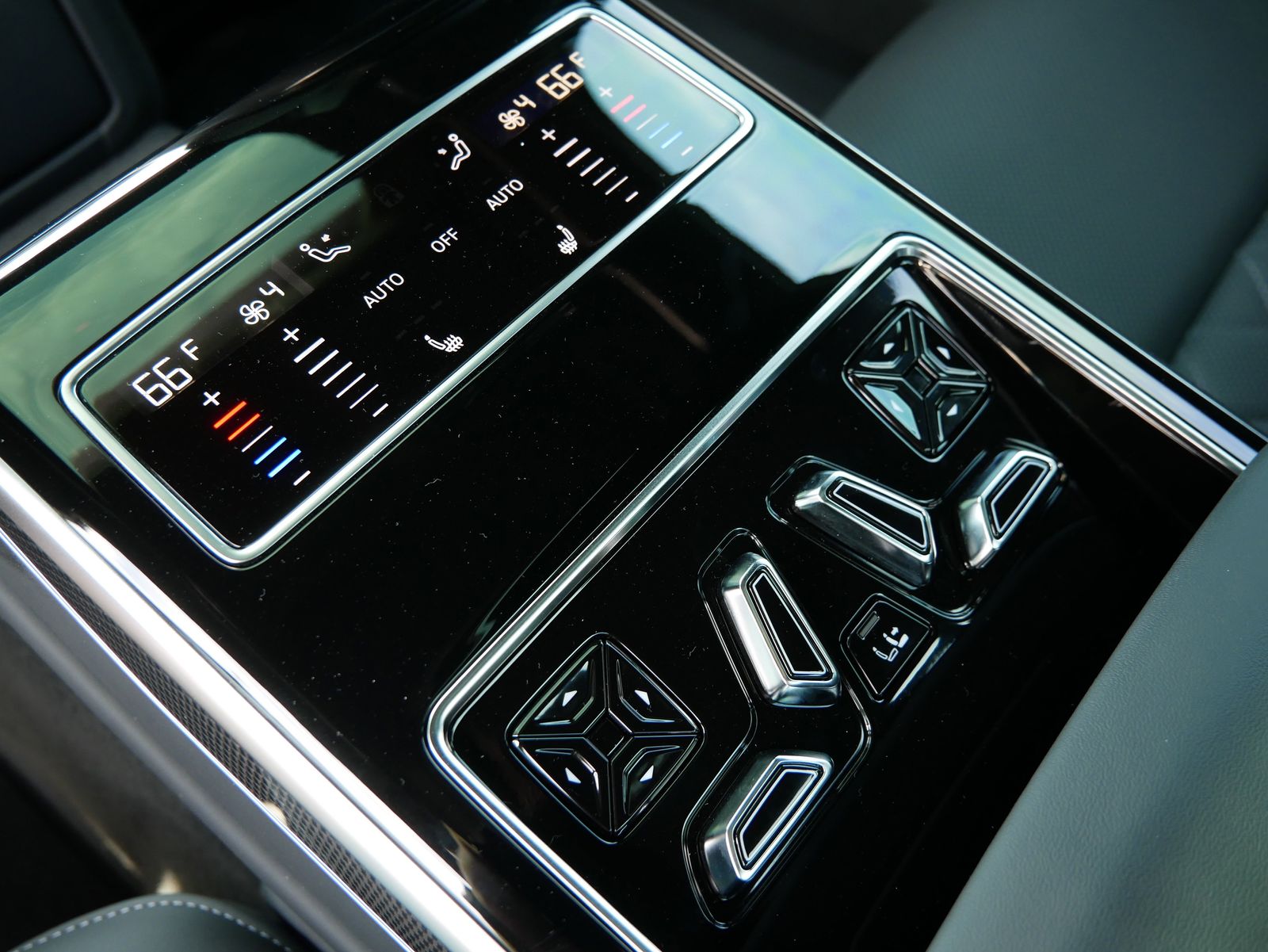 Thumbnail: 2025 Audi S8 - 16