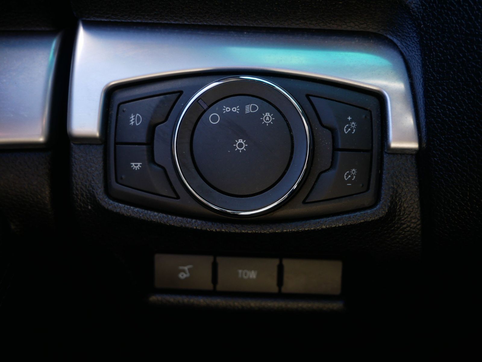 Thumbnail: 2016 Ford Explorer - 23