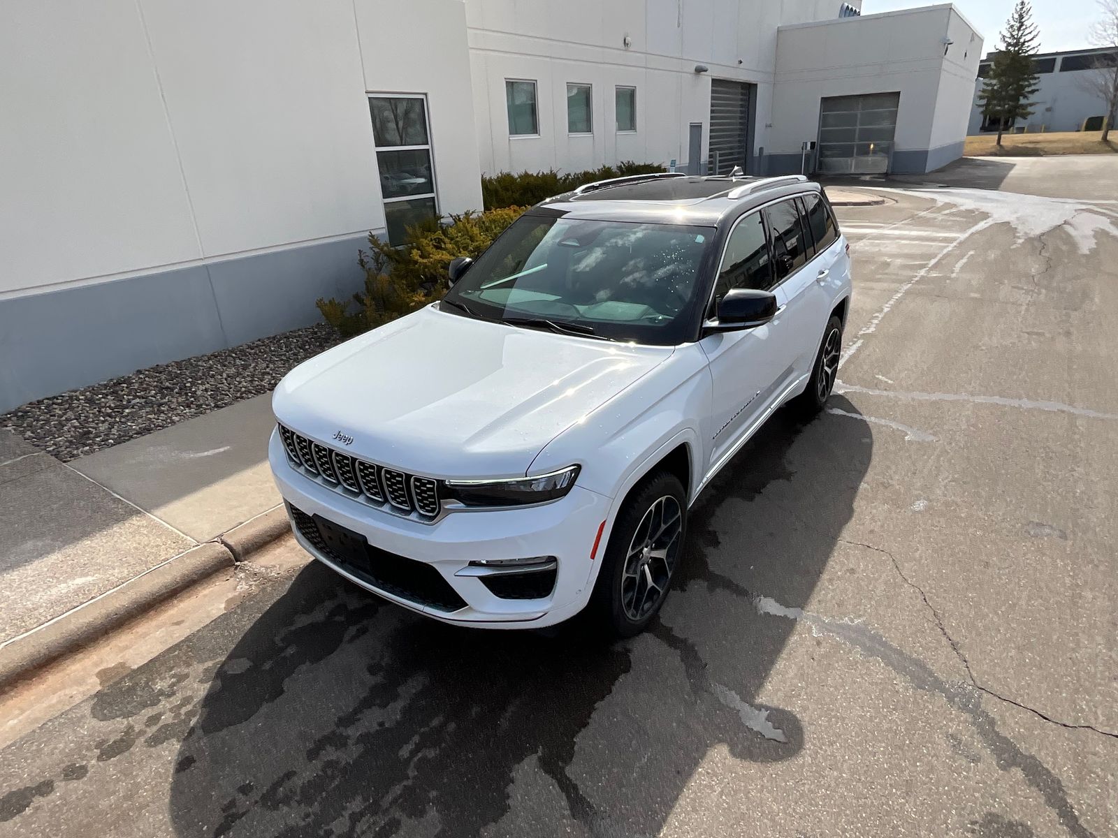 Thumbnail: 2022 Jeep Grand Cherokee - 11