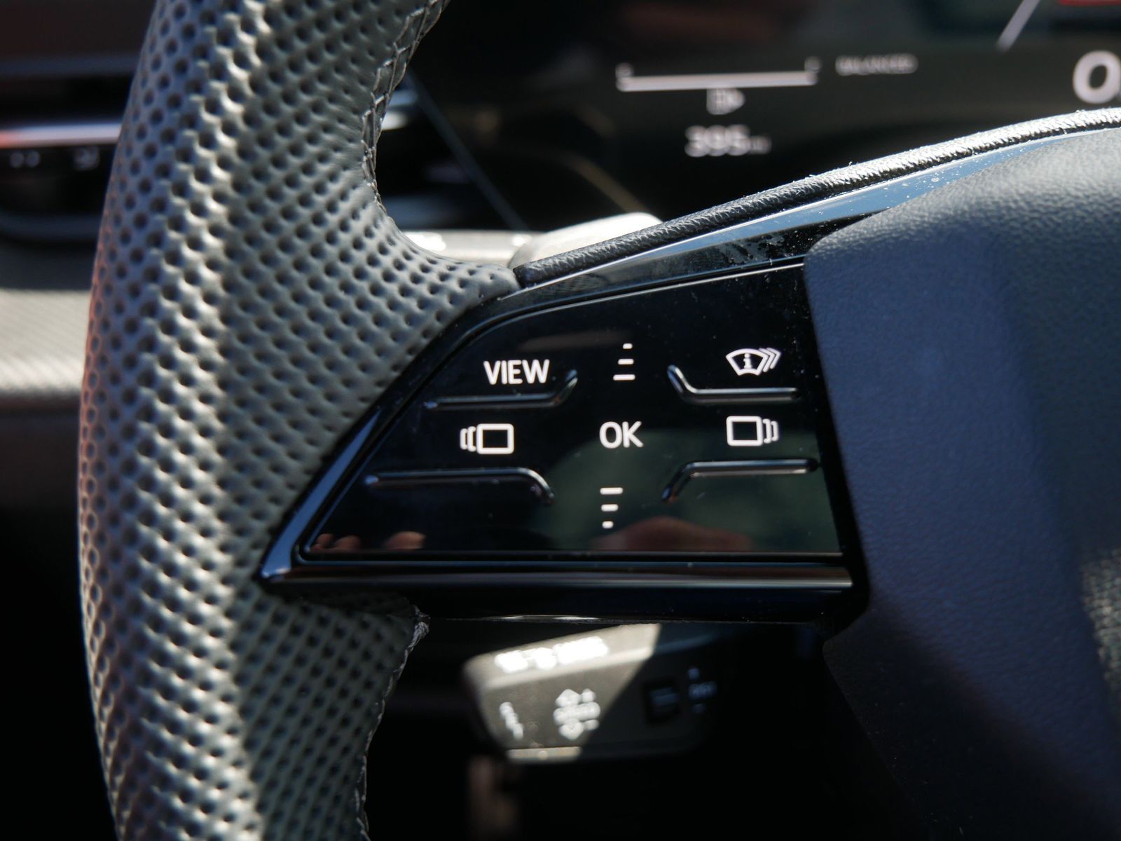 Thumbnail: 2025 Audi SQ5 - 25