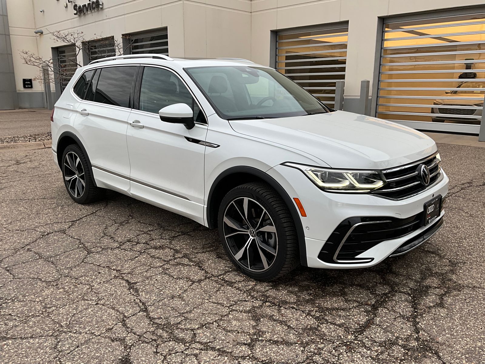 Thumbnail: 2022 Volkswagen Tiguan - 2