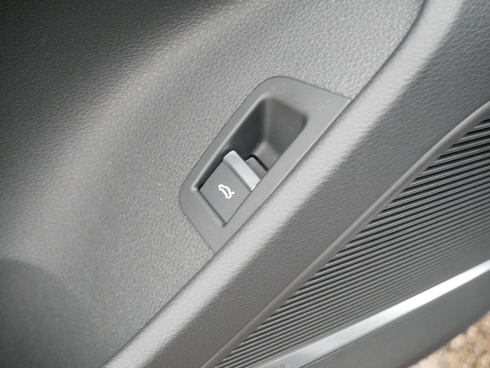 Thumbnail: 2025 Audi Q7 - 16