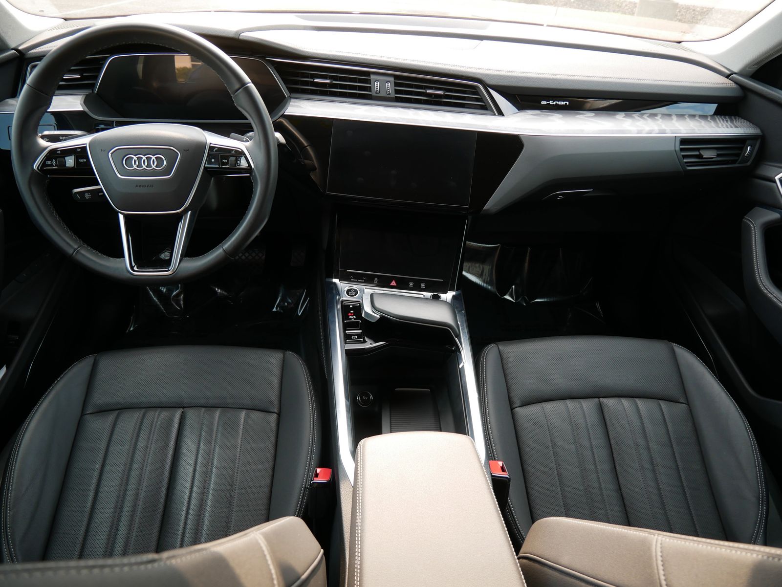 Thumbnail: 2022 Audi e-tron S - 13