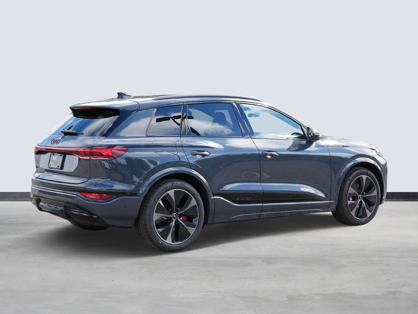 Thumbnail: 2025 Audi SQ6 e-tron - 3