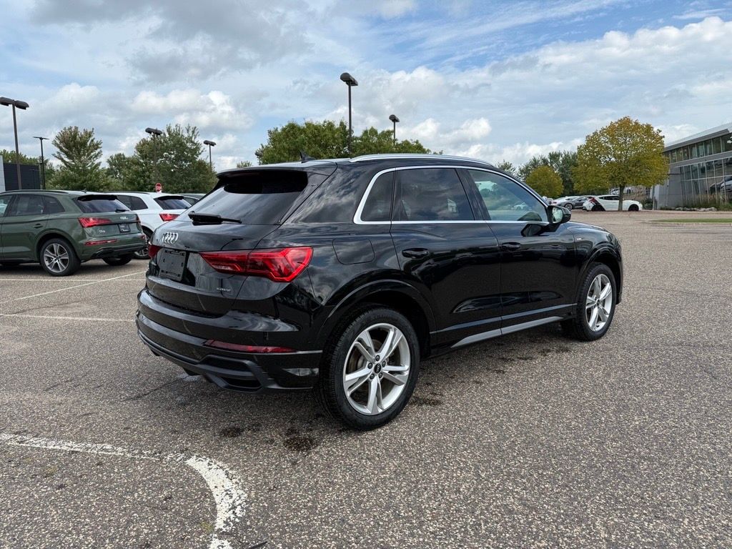 Thumbnail: 2021 Audi Q3 - 3
