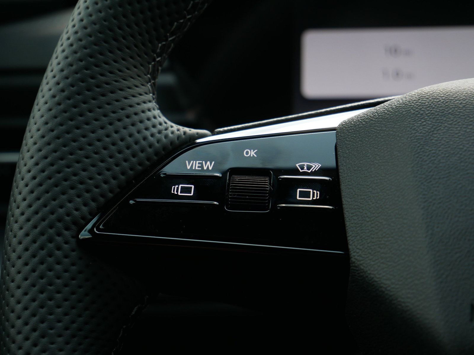 Thumbnail: 2026 Audi SQ5 - 16