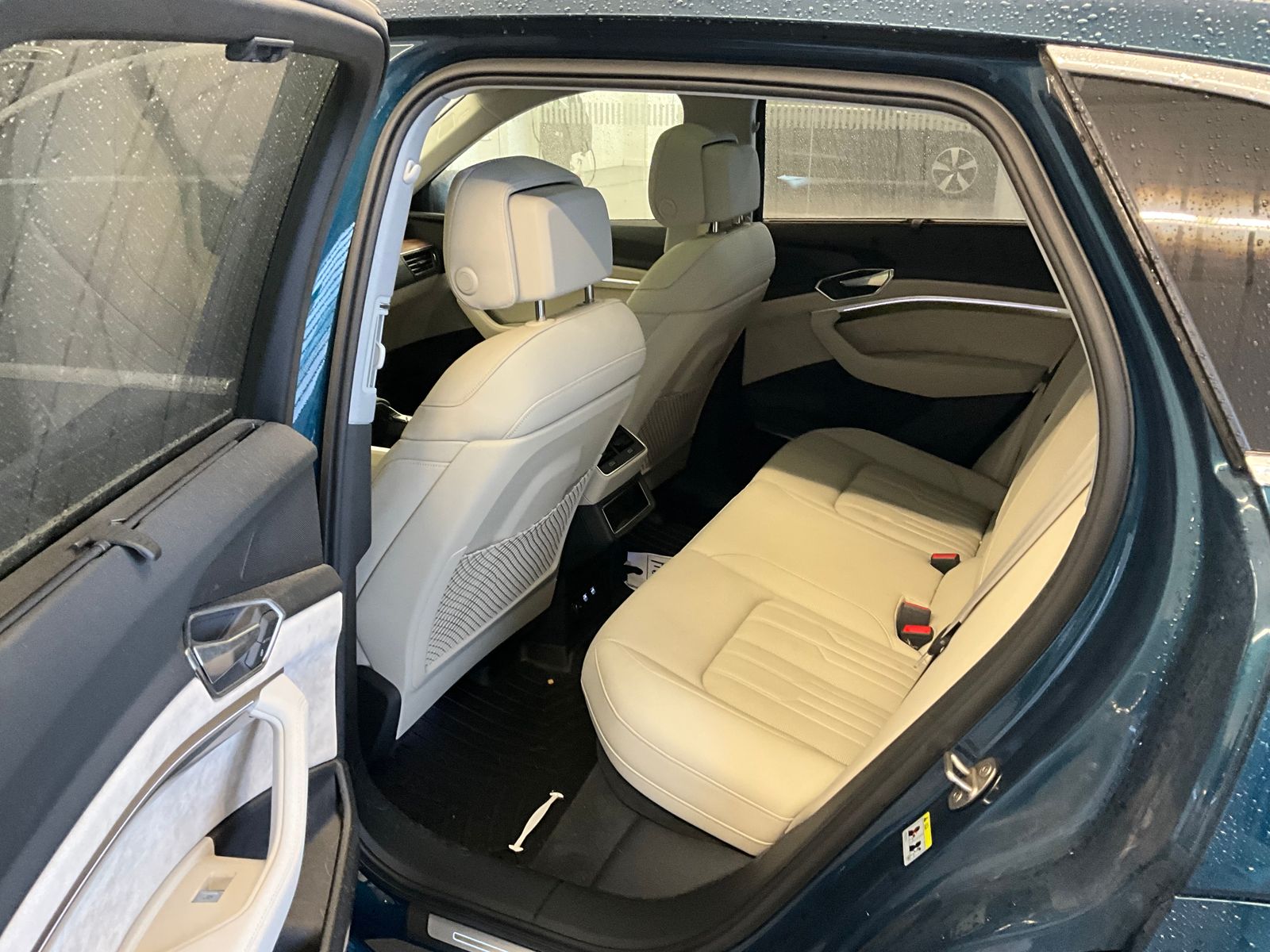 Thumbnail: 2019 Audi e-tron - 10