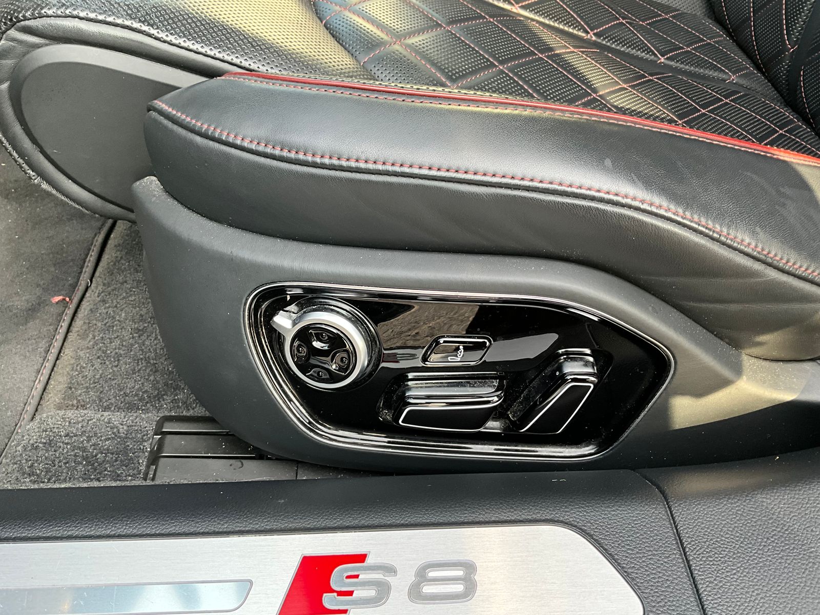 Thumbnail: 2017 Audi S8 - 19