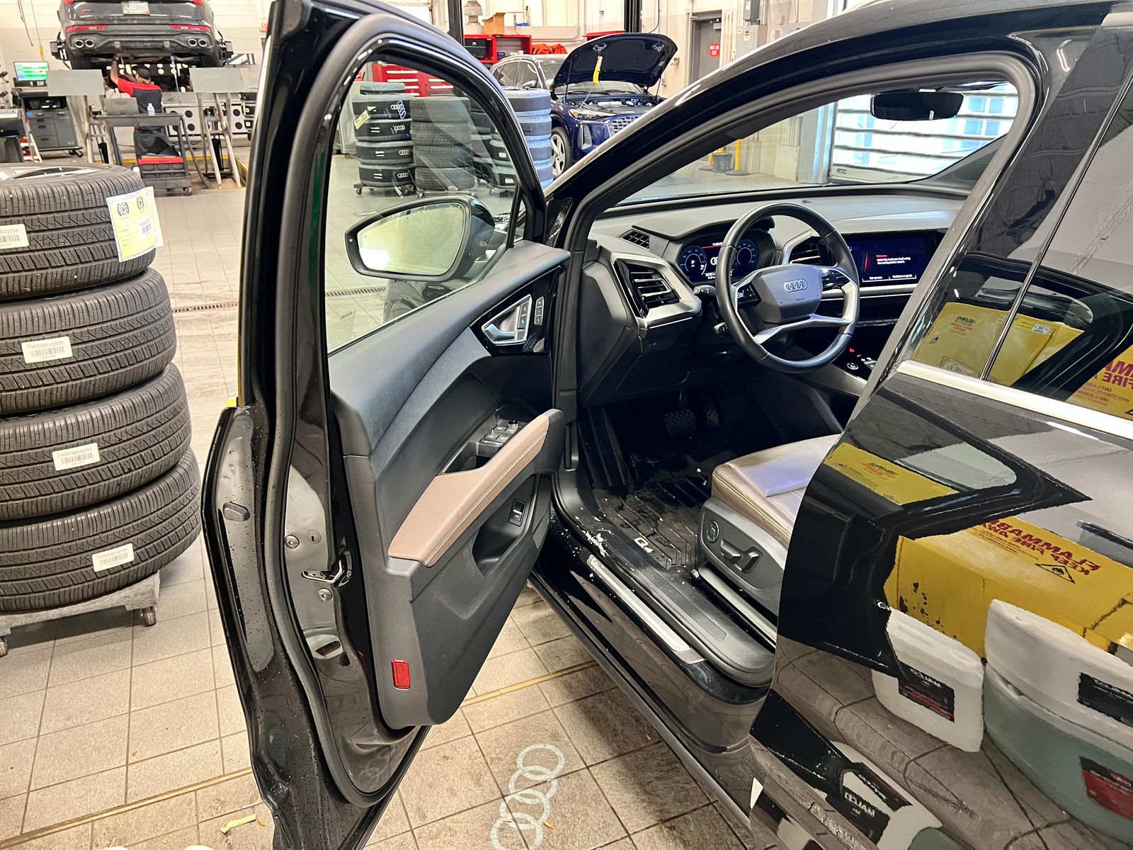 Thumbnail: 2022 Audi Q4 e-tron - 6