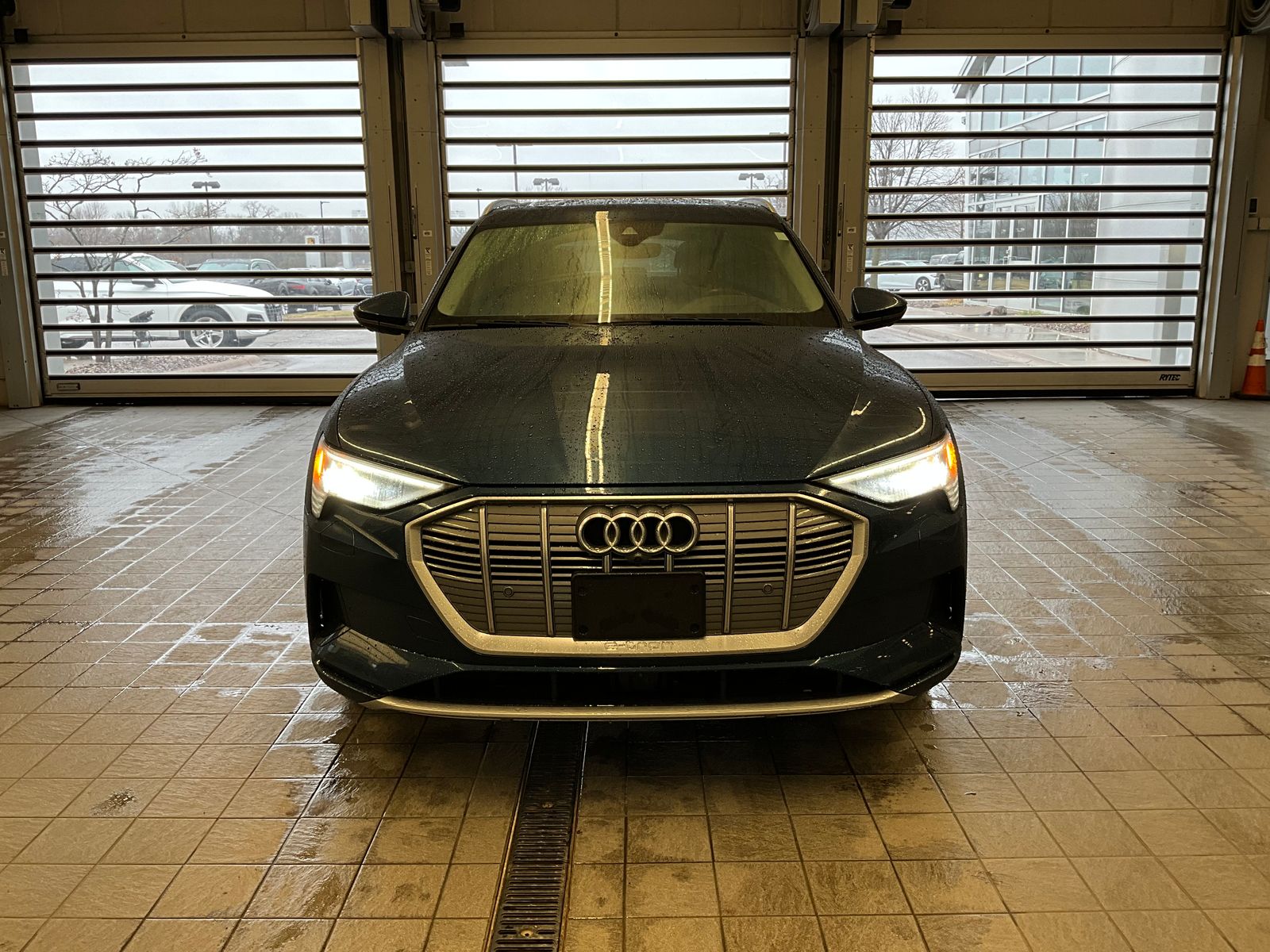 Thumbnail: 2019 Audi e-tron - 8