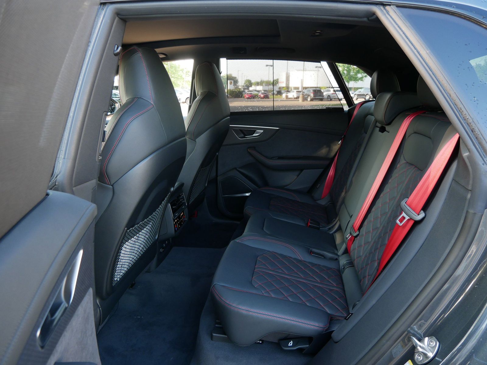 Thumbnail: 2026 Audi Q8 - 10