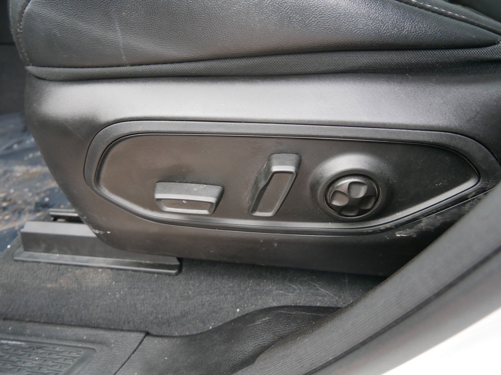 Thumbnail: 2024 Jeep Grand Cherokee - 13