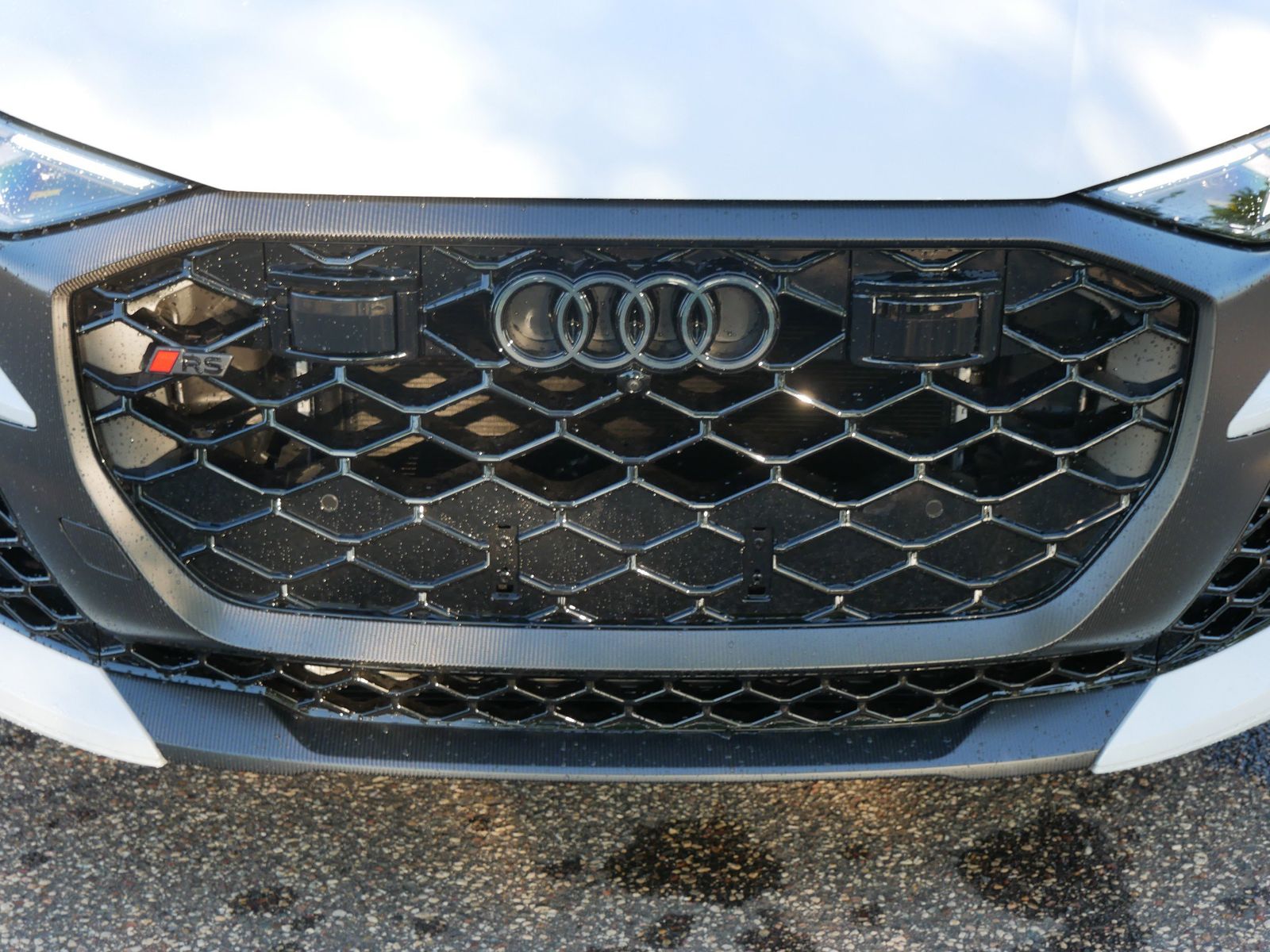 Thumbnail: 2026 Audi RS Q8 - 8