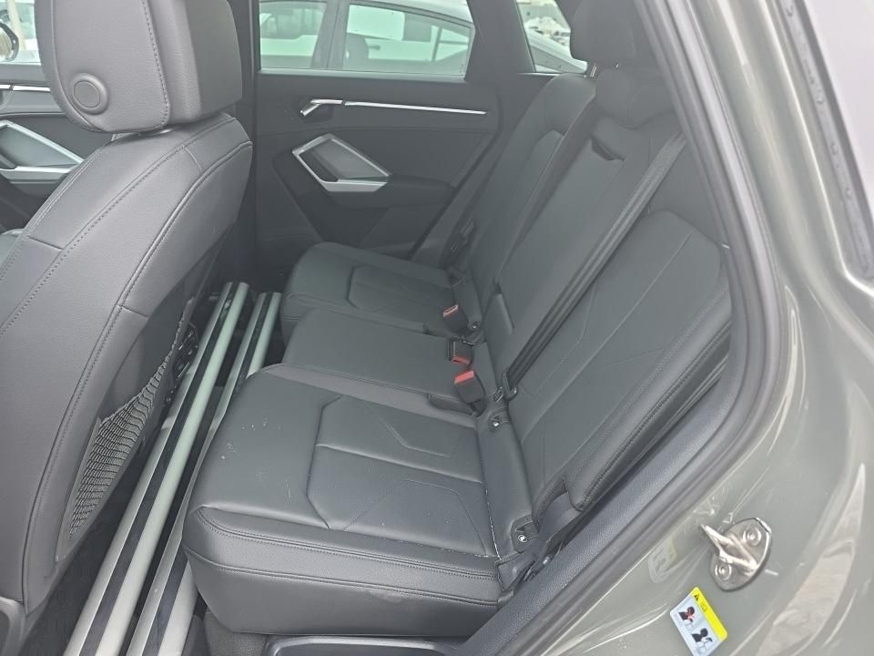 Thumbnail: 2023 Audi Q3 - 10