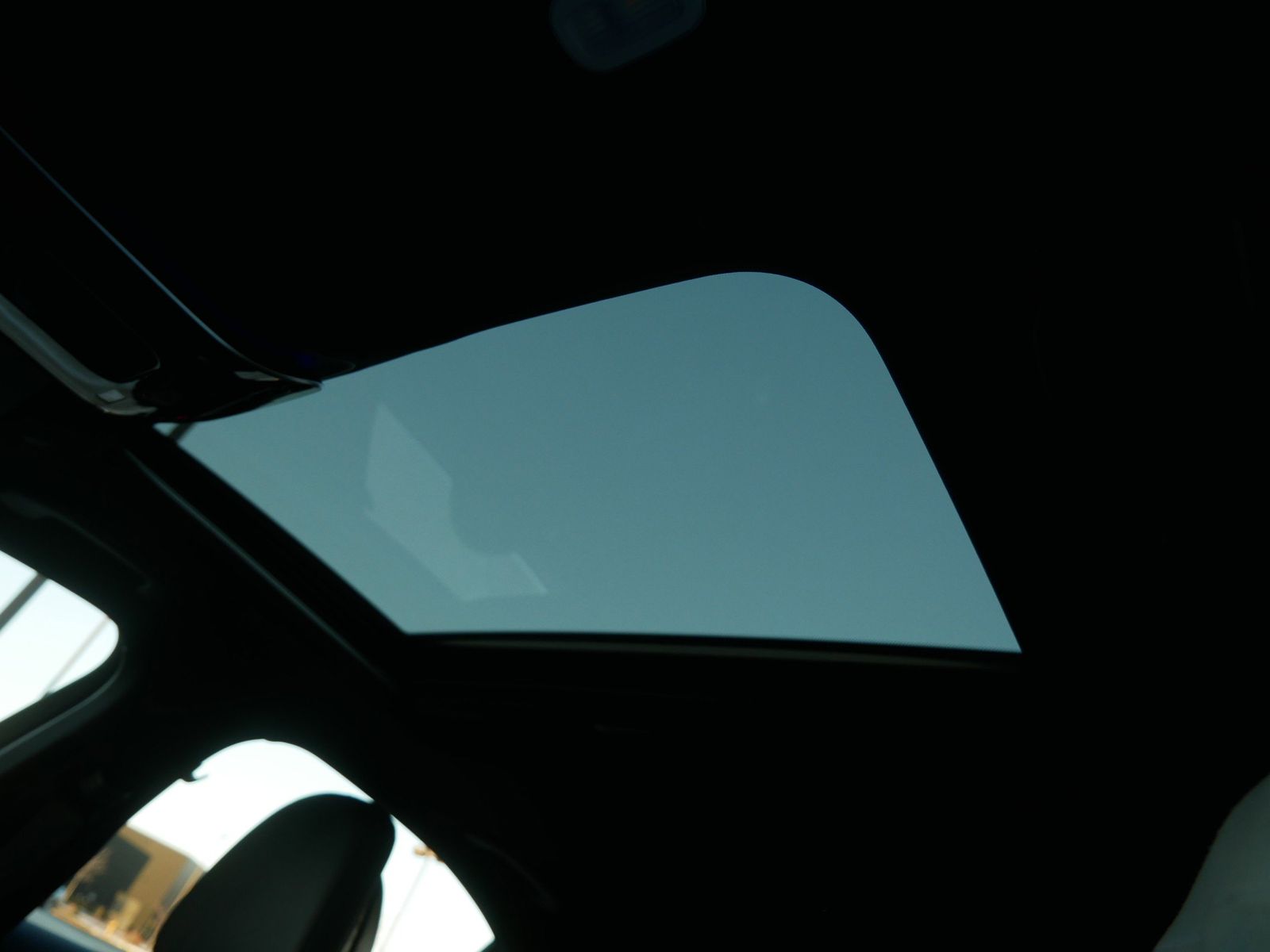 Thumbnail: 2022 Mercedes-Benz C-Class - 28