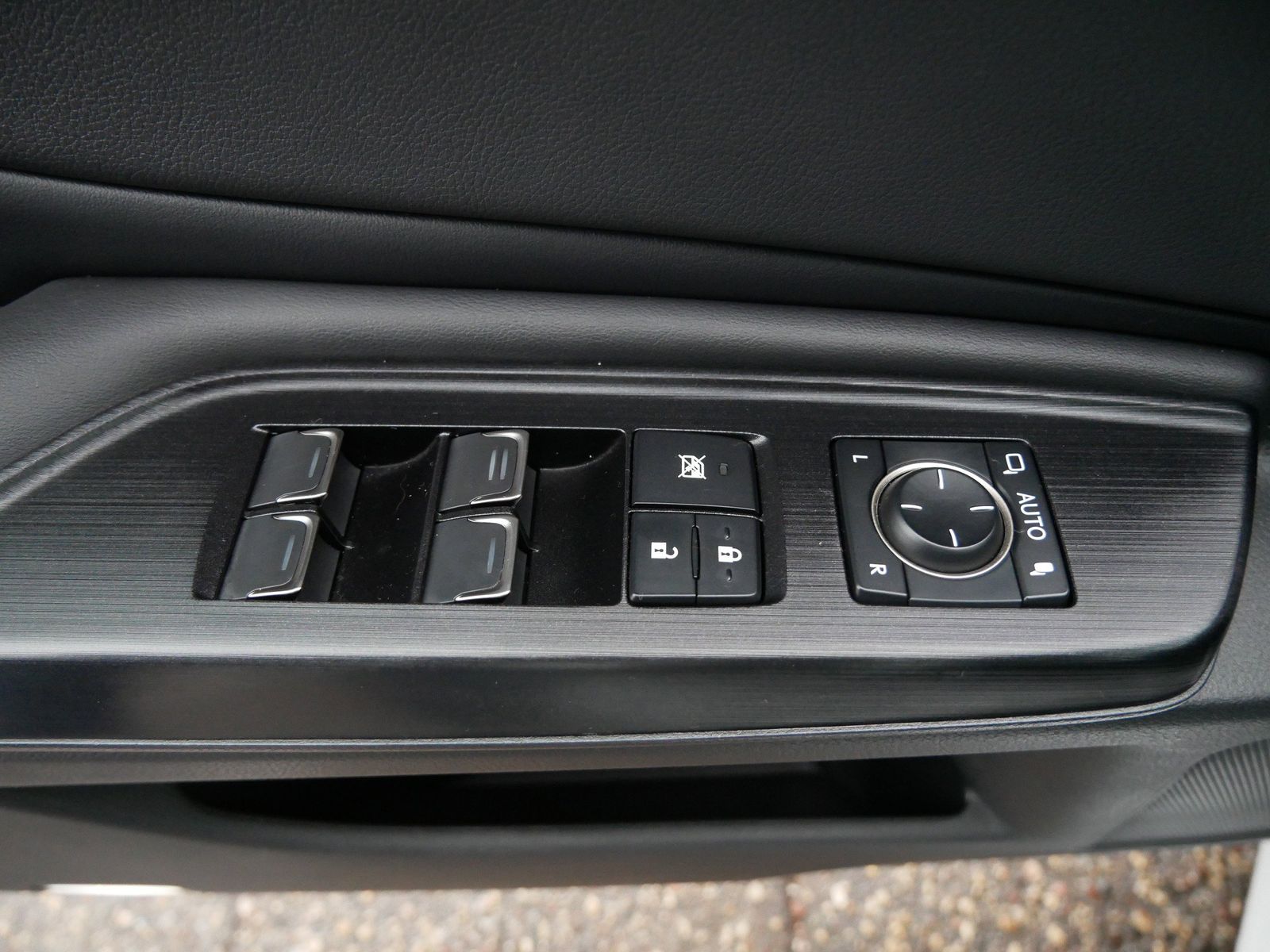 Thumbnail: 2021 Lexus ES - 15