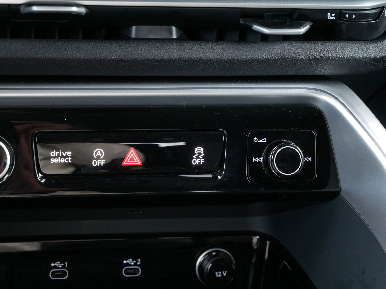 Thumbnail: 2025 Audi Q5 - 18