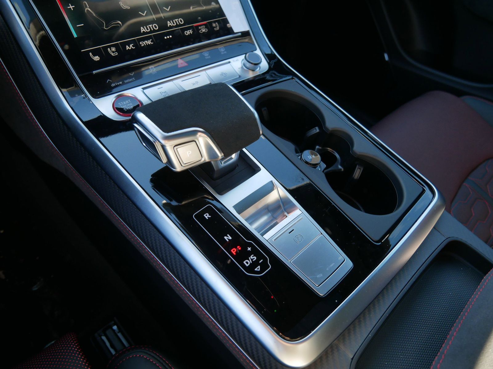 Thumbnail: 2026 Audi RS Q8 - 21