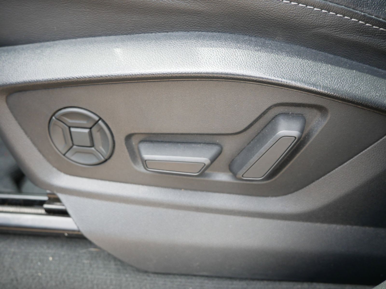 Thumbnail: 2021 Audi Q8 - 11