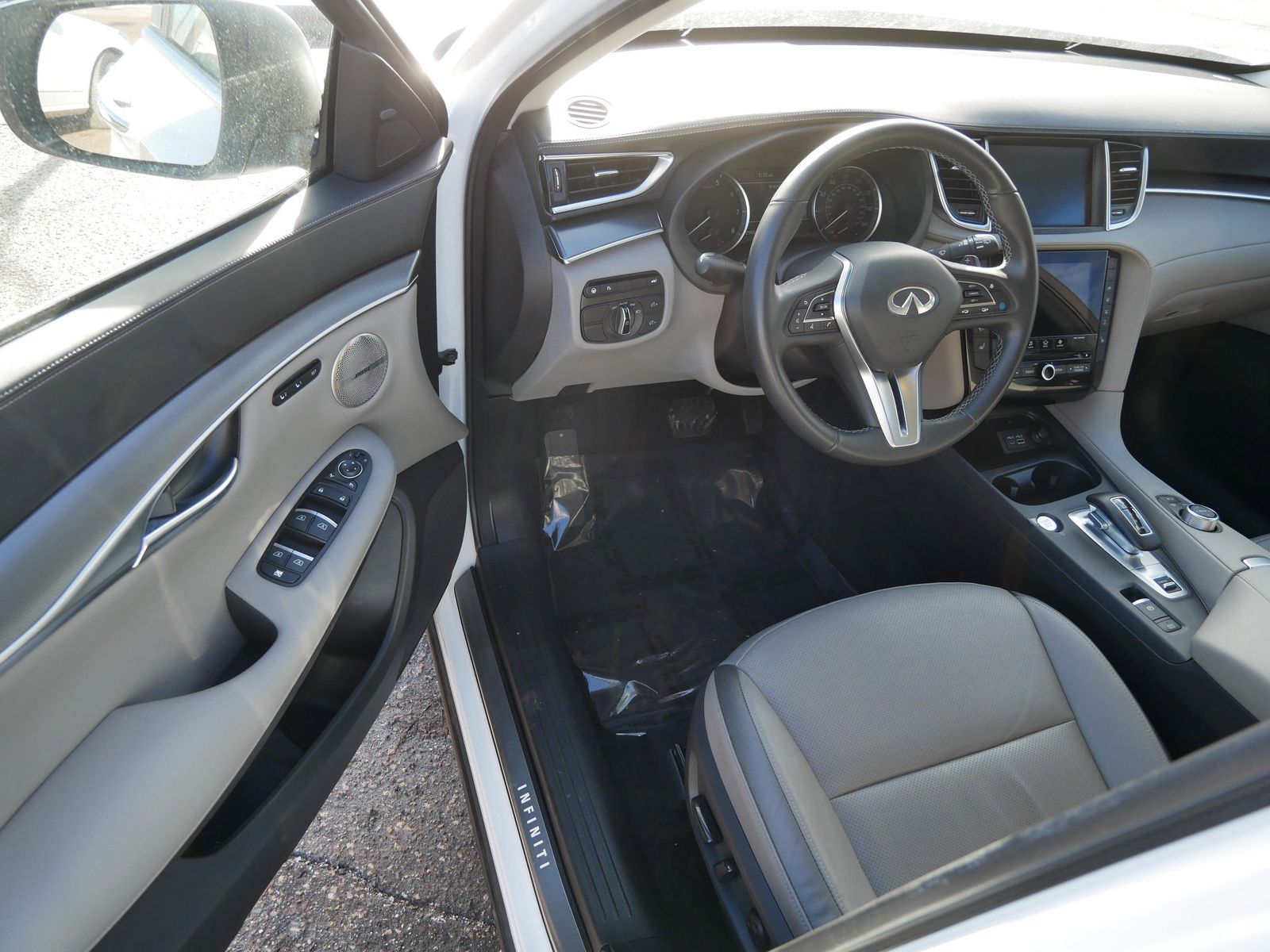 Thumbnail: 2023 INFINITI QX50 - 9