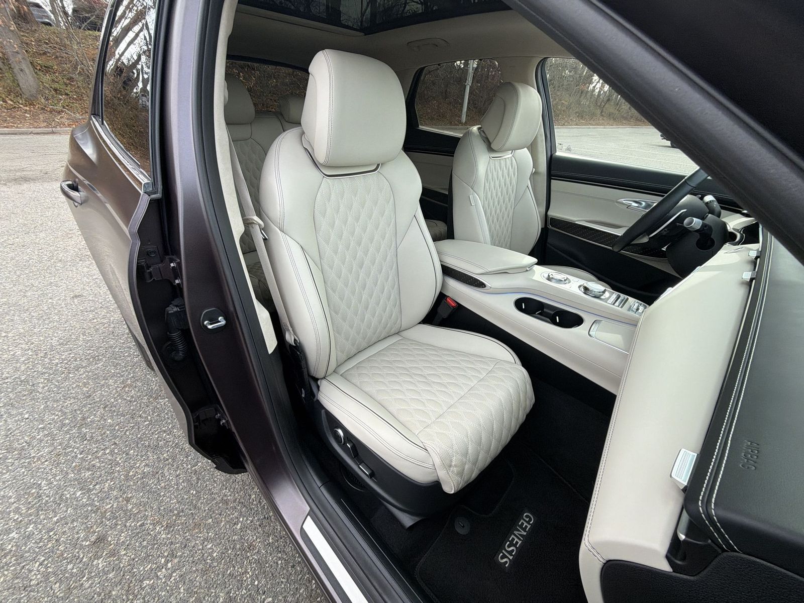 Thumbnail: 2023 Genesis GV70 - 14