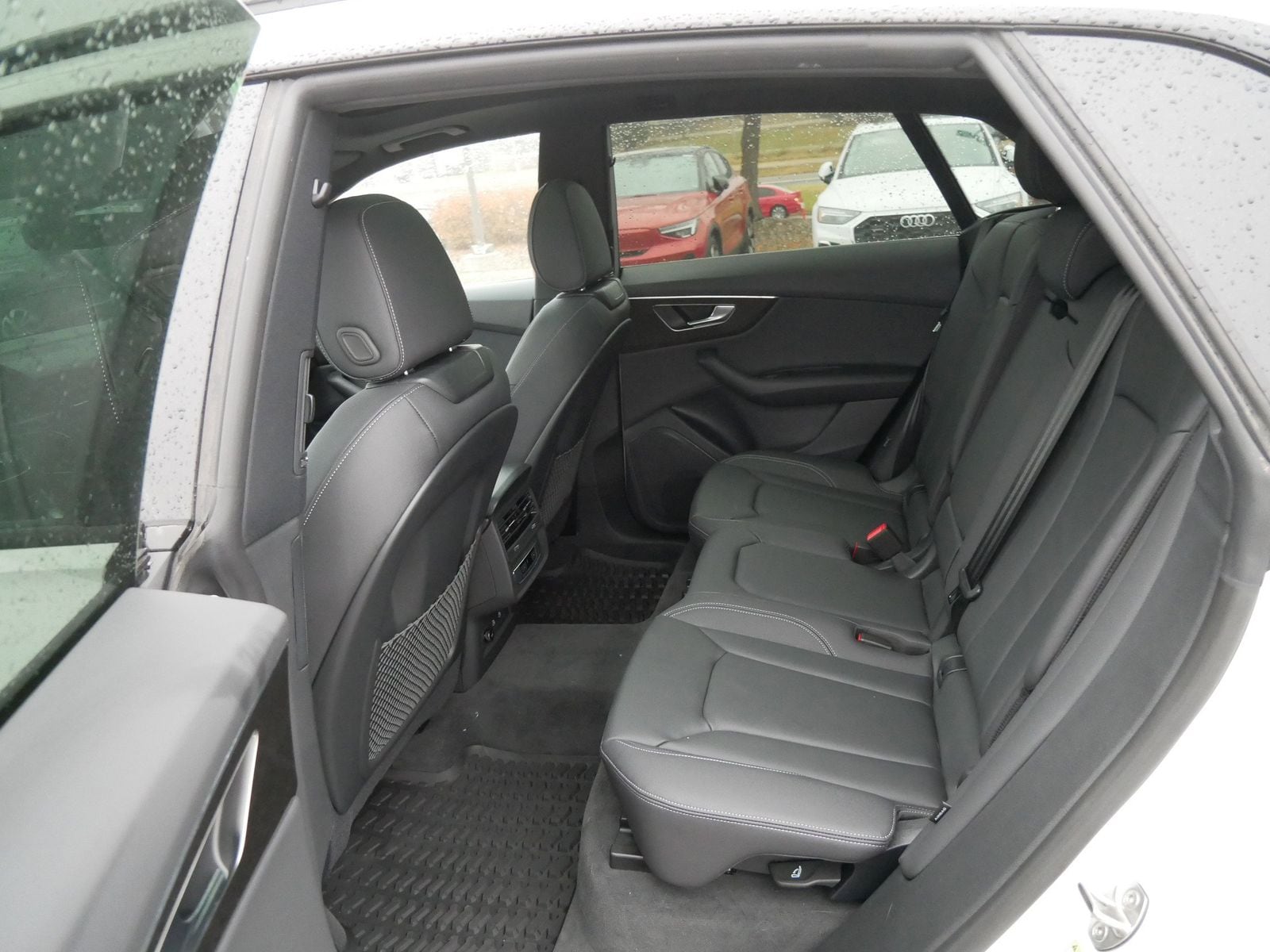 Thumbnail: 2025 Audi Q8 - 10