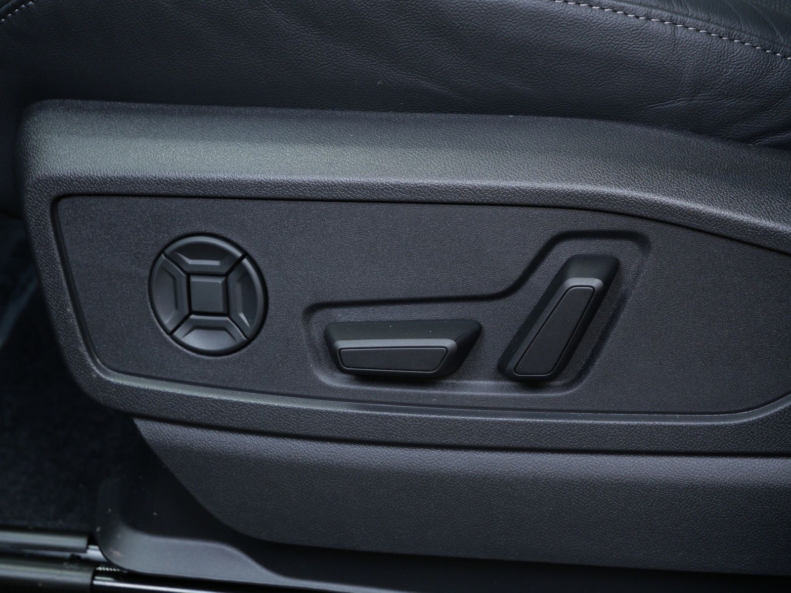 Thumbnail: 2025 Audi Q5 - 11