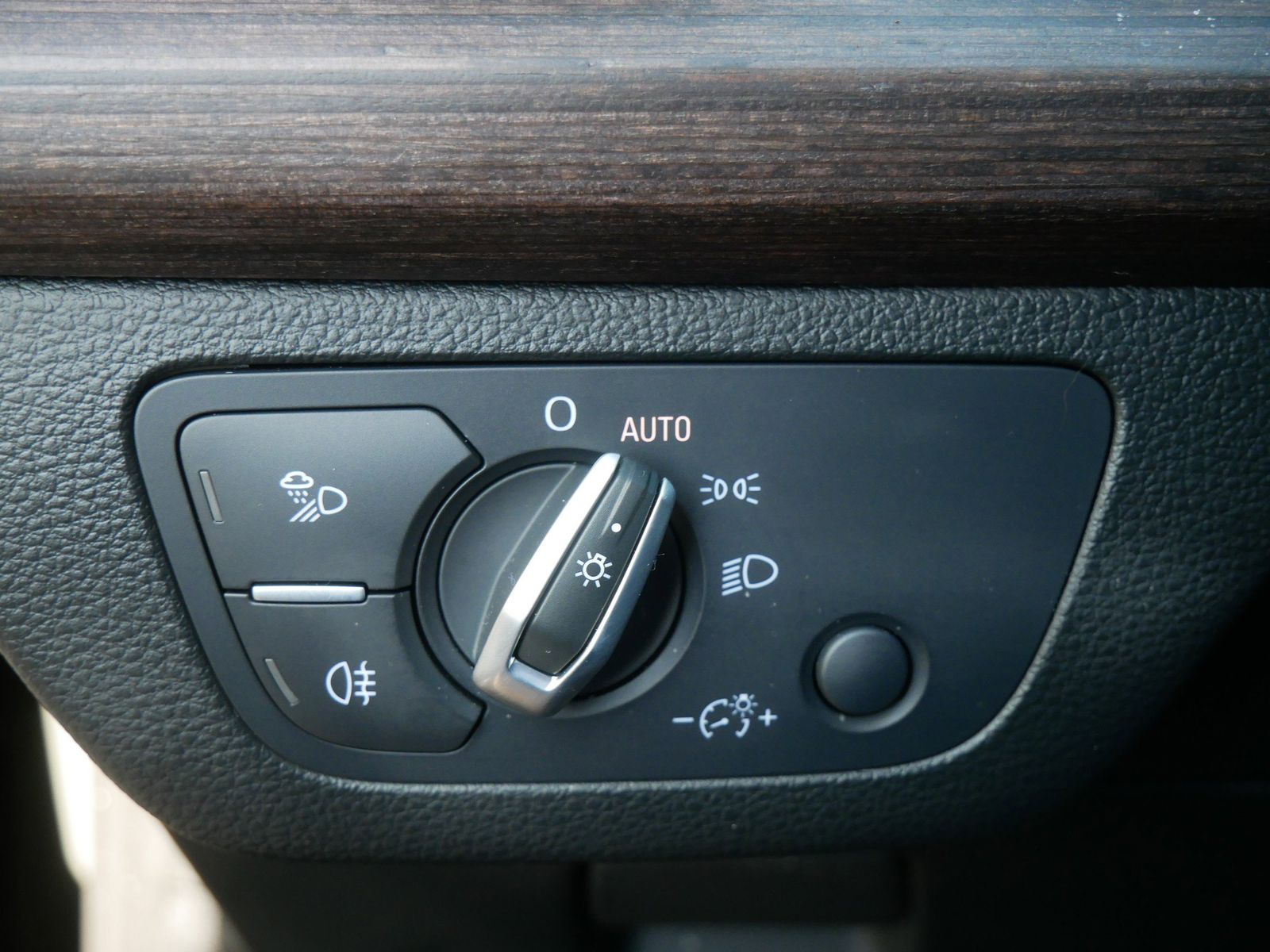 Thumbnail: 2025 Audi Q5 - 30