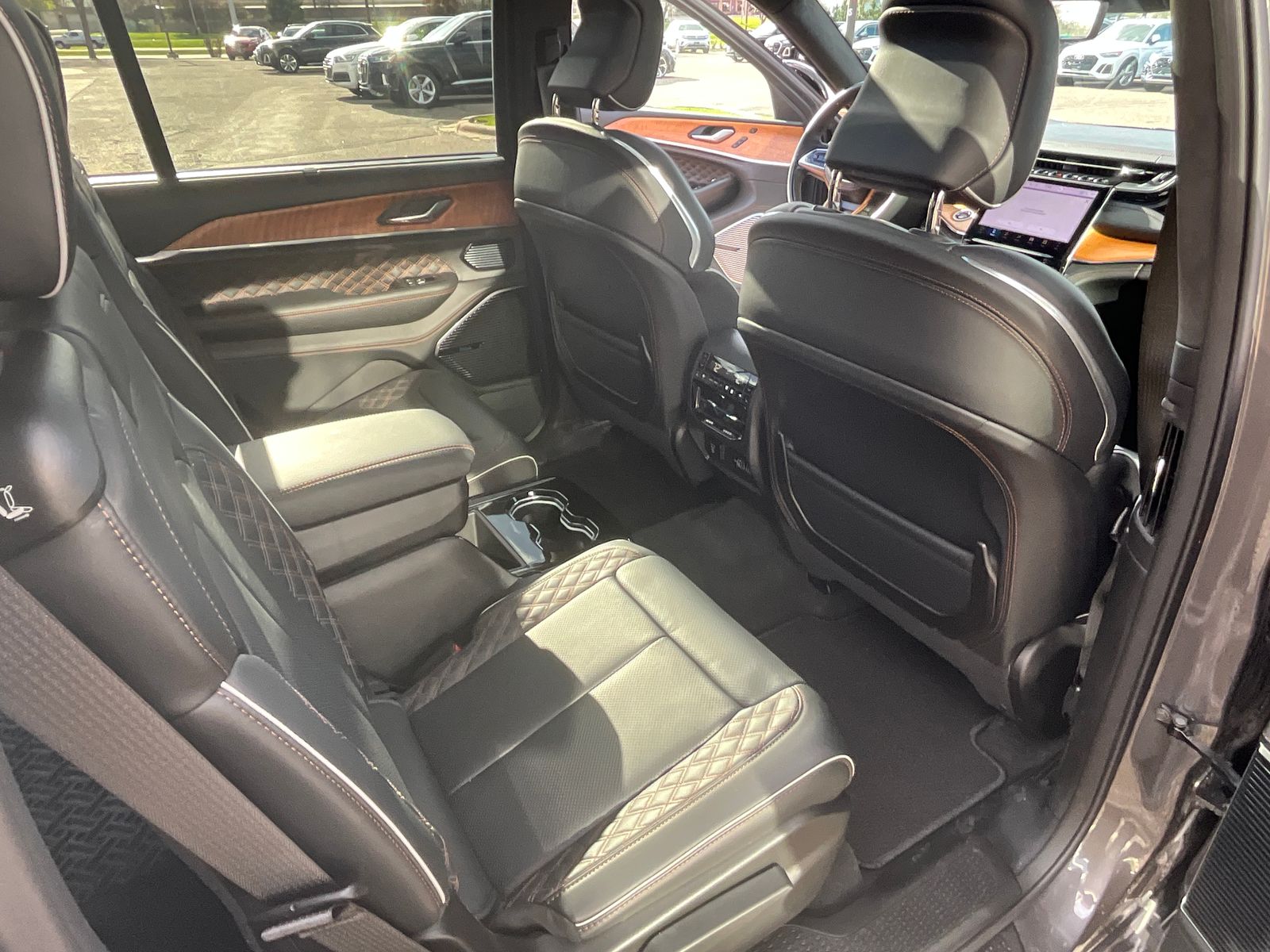 Thumbnail: 2024 Jeep Grand Cherokee L - 21