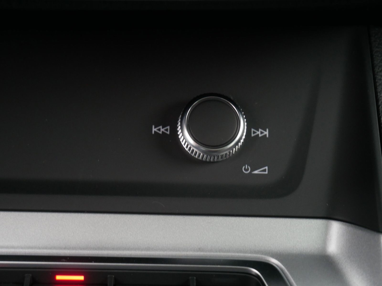 Thumbnail: 2025 Audi Q3 - 20