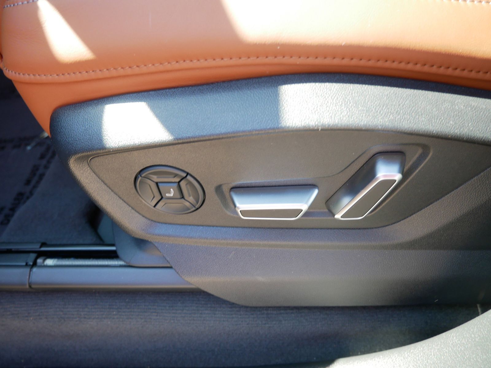 Thumbnail: 2026 Audi Q8 - 14