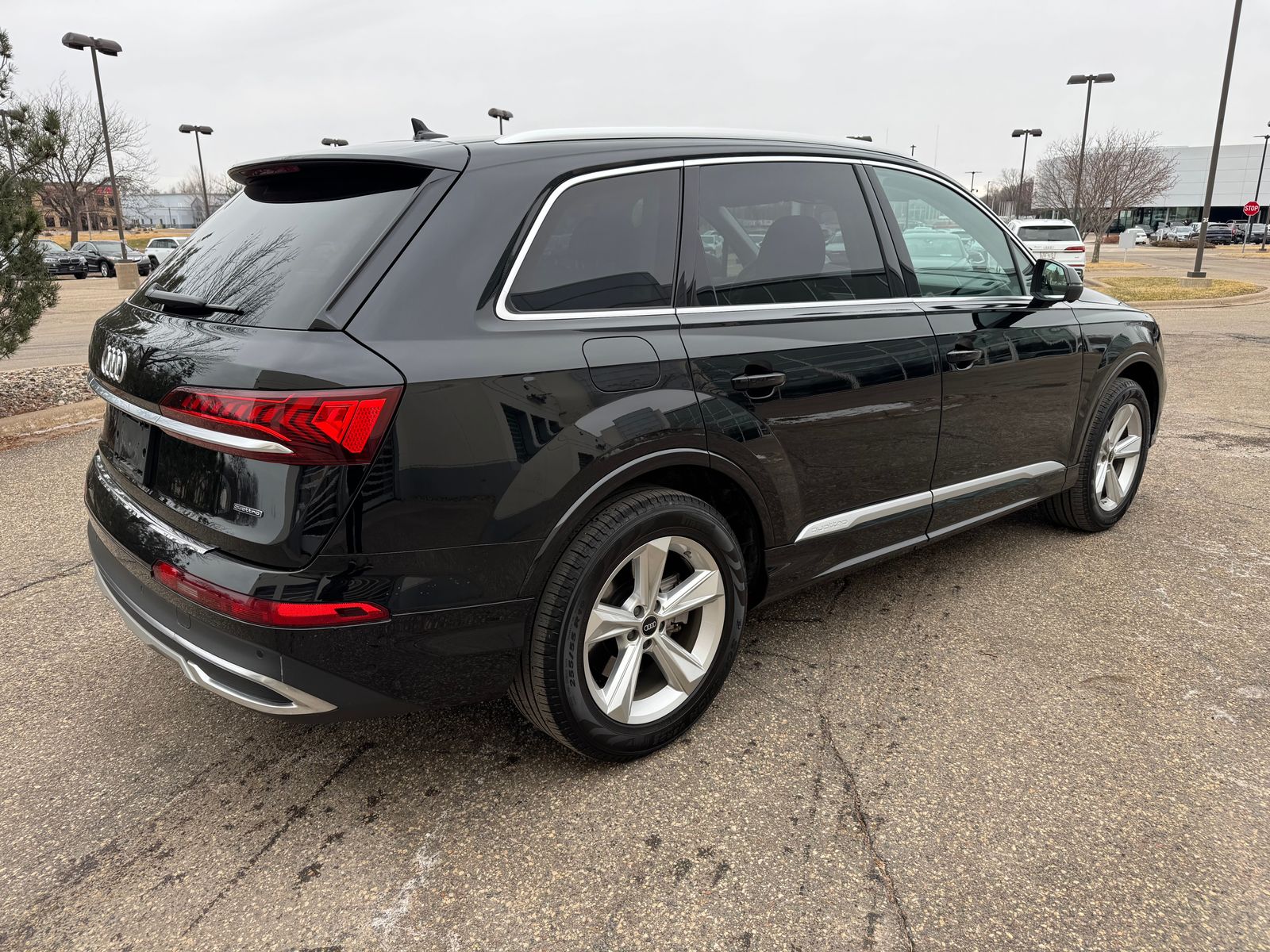 Thumbnail: 2023 Audi Q7 - 10