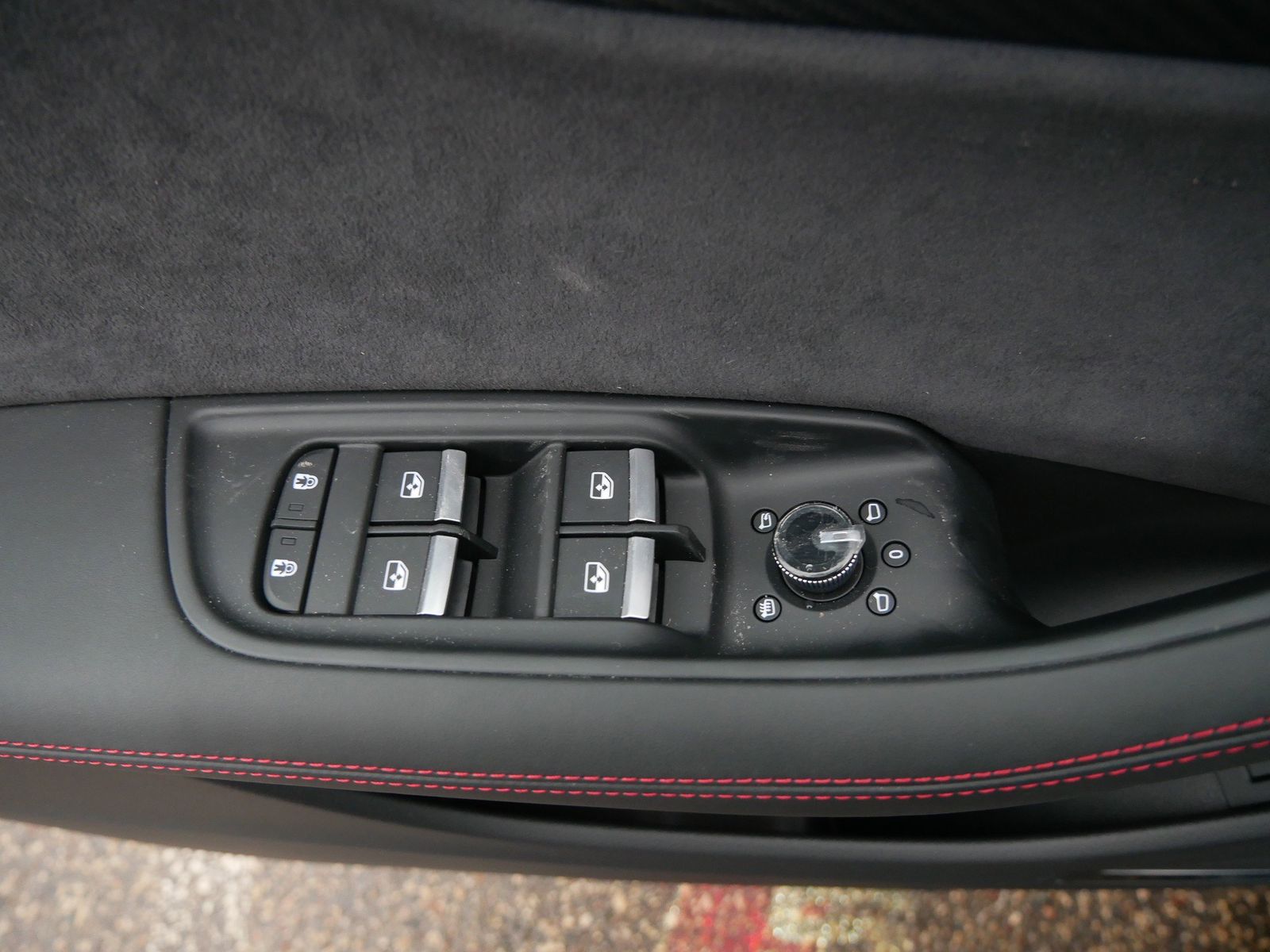 Thumbnail: 2026 Audi SQ8 - 15