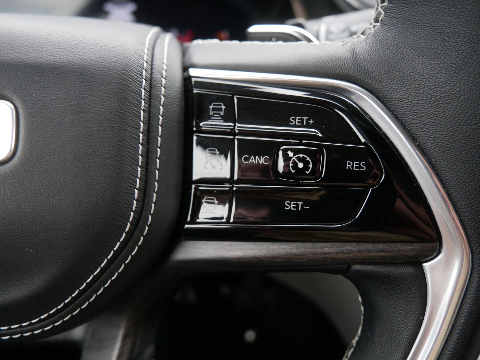 Thumbnail: 2022 Jeep Grand Cherokee - 28