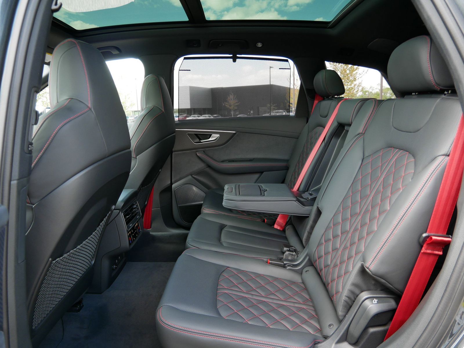 Thumbnail: 2026 Audi Q7 - 10