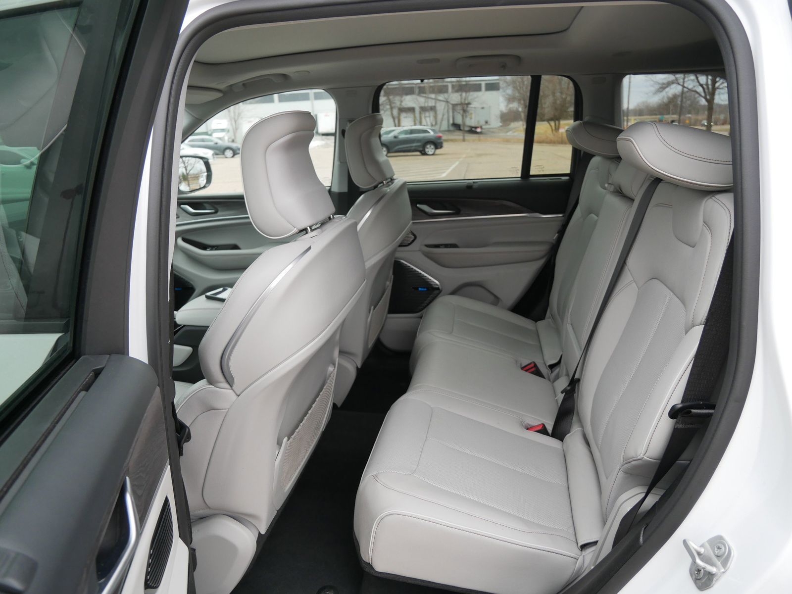 Thumbnail: 2022 Jeep Grand Cherokee - 10